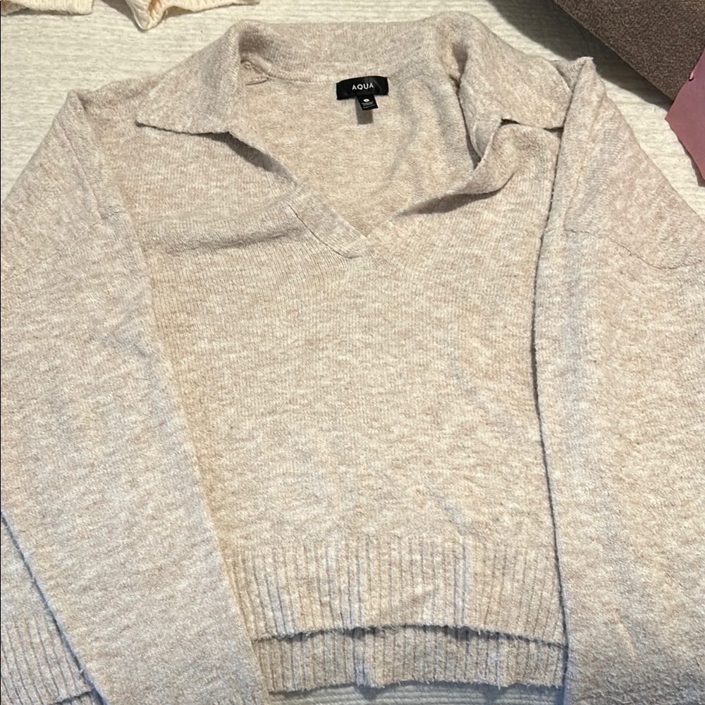 Aqua Cream V-Neck Sweater with Ribbed Hem